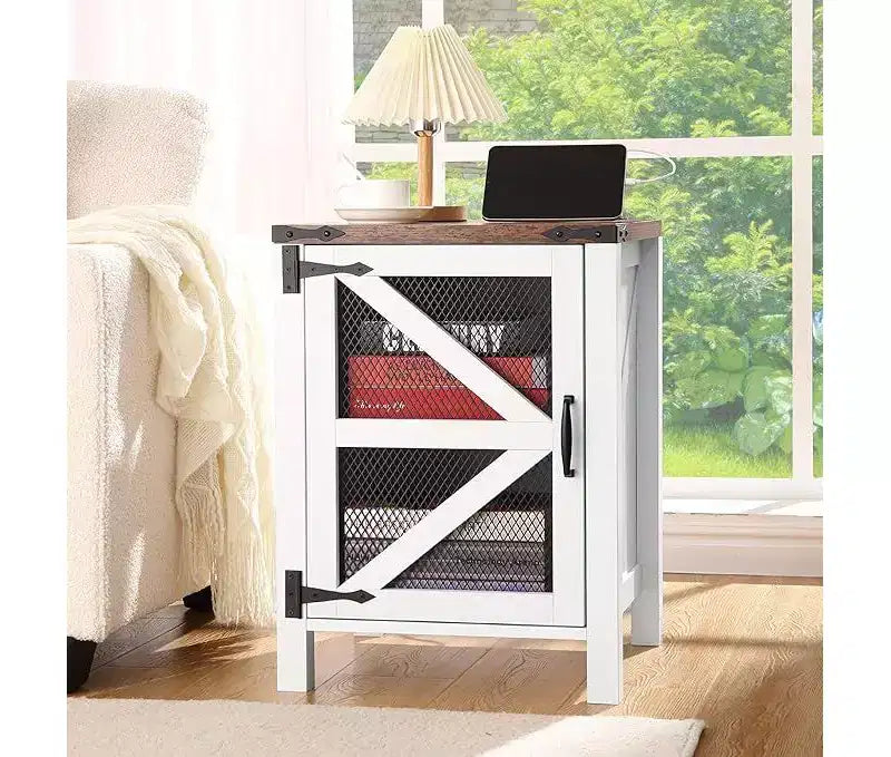Table d'appoint rustique blanche de style ferme avec porte de grange, table en bois peu encombrante avec station de charge et rangement pour chambre et salon